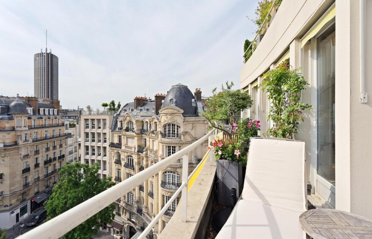 Appartamento Guestready - Stunning 3 Bed Wbalcony Near Champs Elysées Parigi